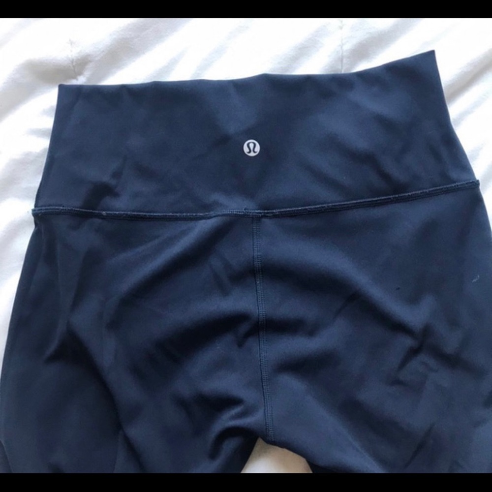 Size 8 navy lululemon leggings-wunder under